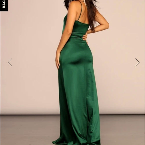 Gorgeous hunter green Windsor floor-length A-line silhouette gown. - Picture 3 of 4